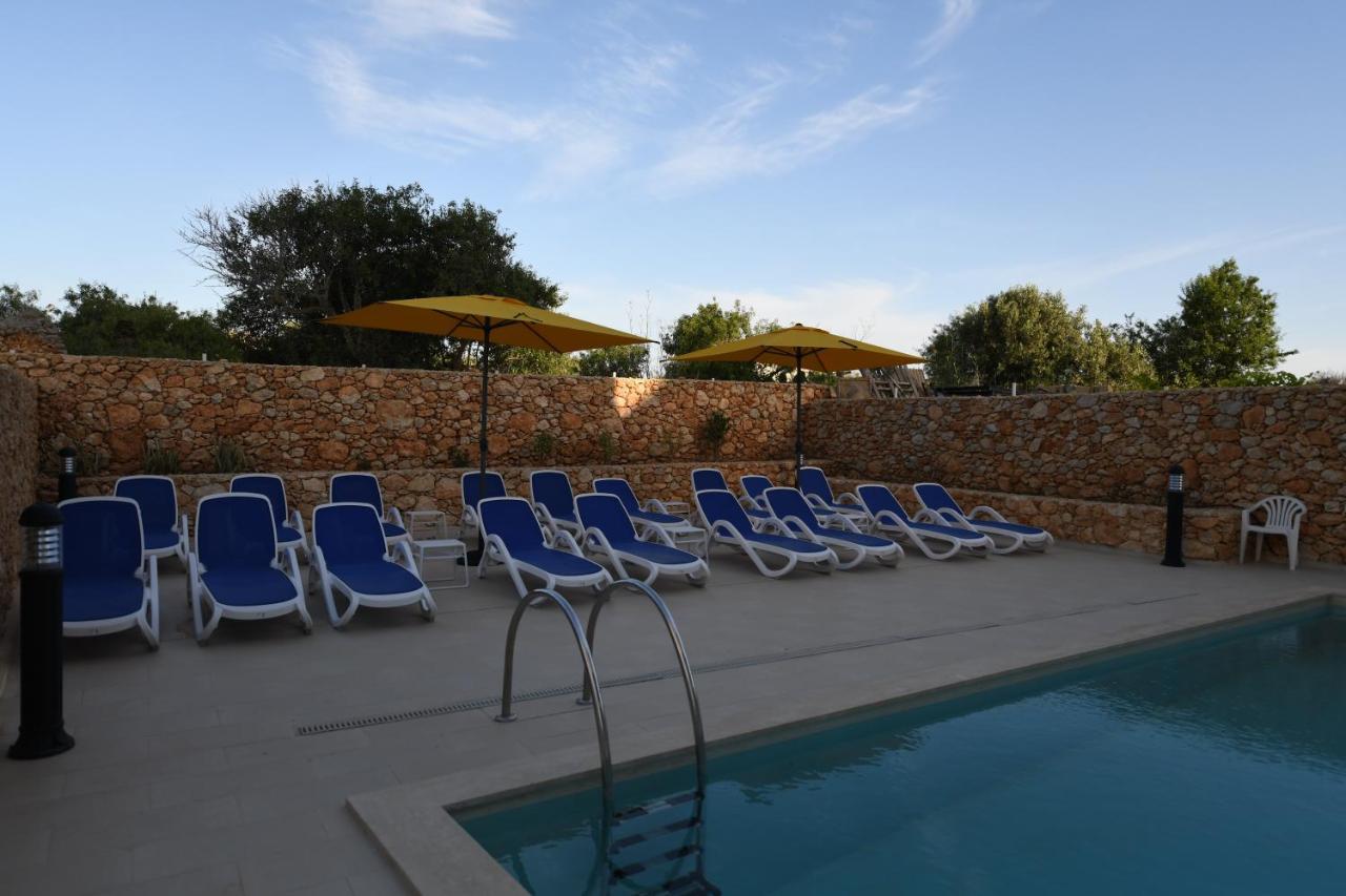Wileg 4A Luxury Studio Apartment With Shared Swimming Pool. Qala Exteriör bild
